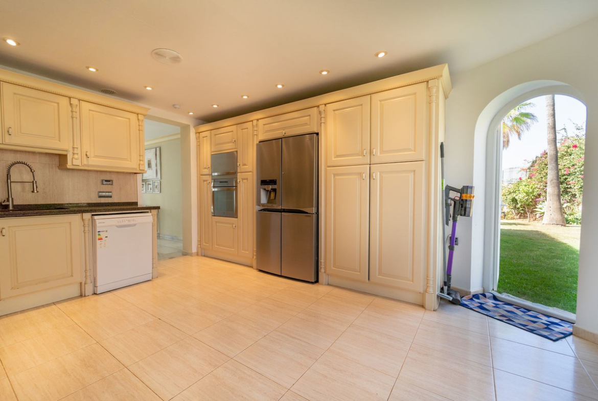 Property 1042-00015P