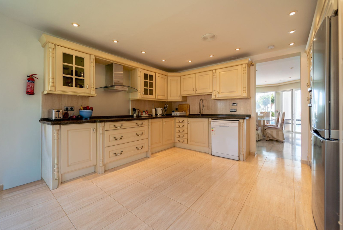 Property 1042-00015P