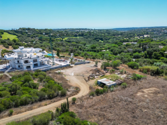 Magnífica parcela edificable situada en La Reserva de Sotogrande, en venta.