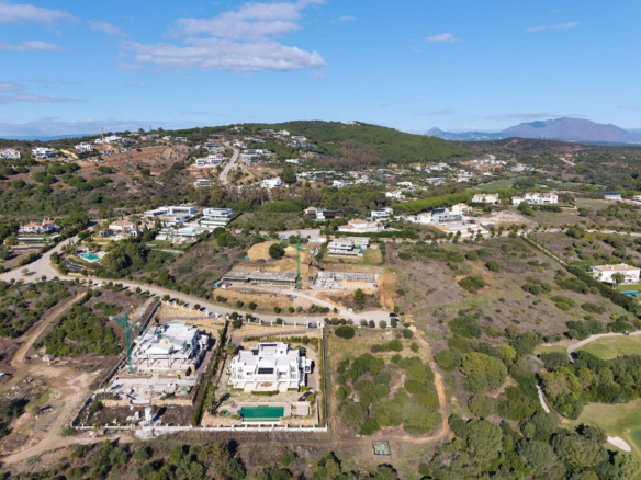 INCREÍBLE PARCELA EN VENTA CON PROYECTO, PERMISO DE CONSTRUCCIÓN Y VISTAS AL MAR EN SOTOGRANDE