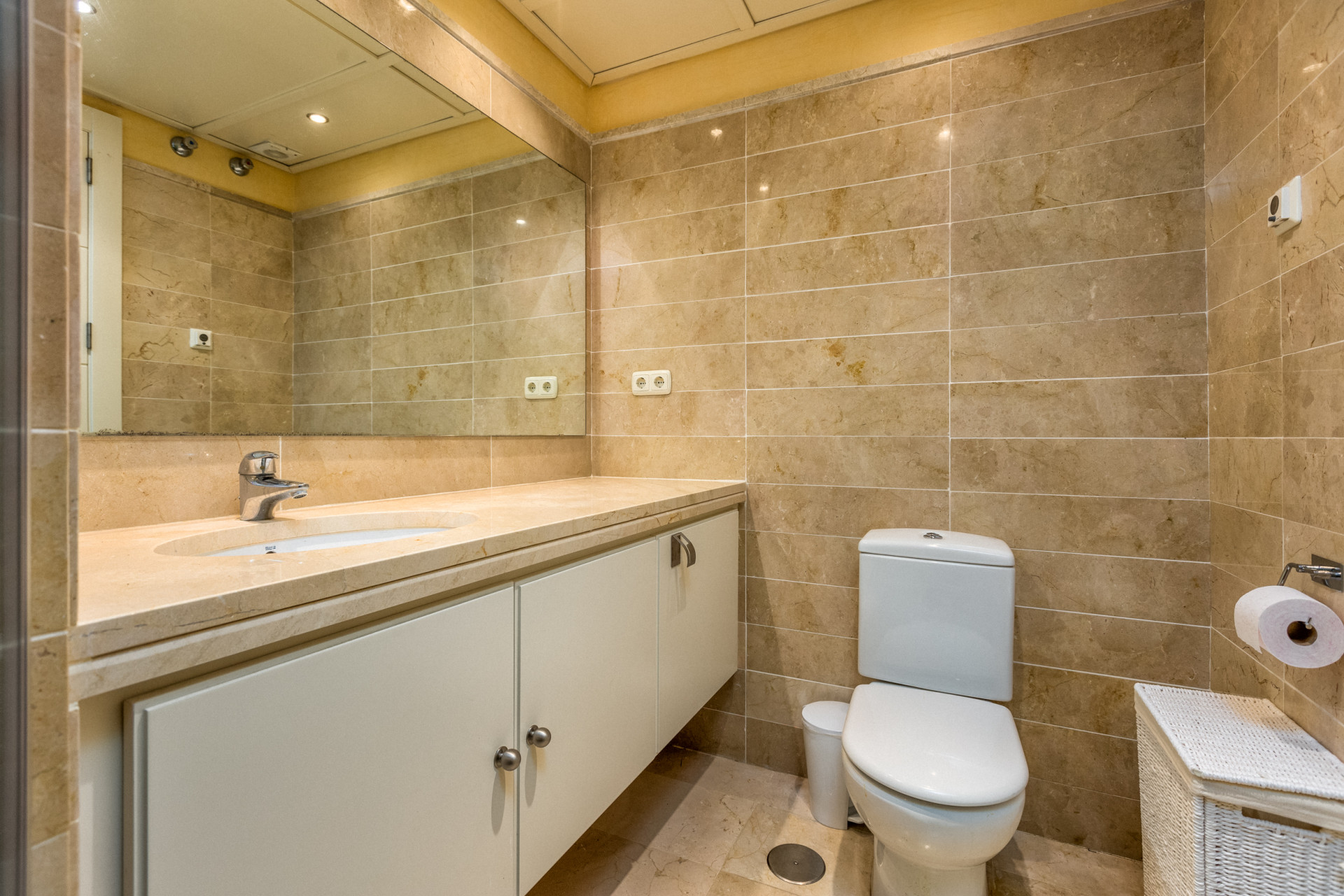 Property 1042-00020P