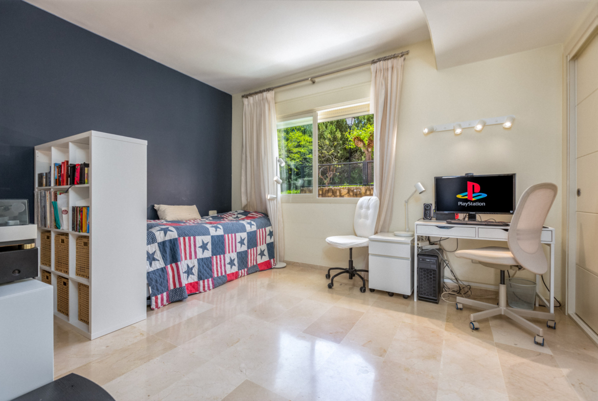 Property 1042-00020P