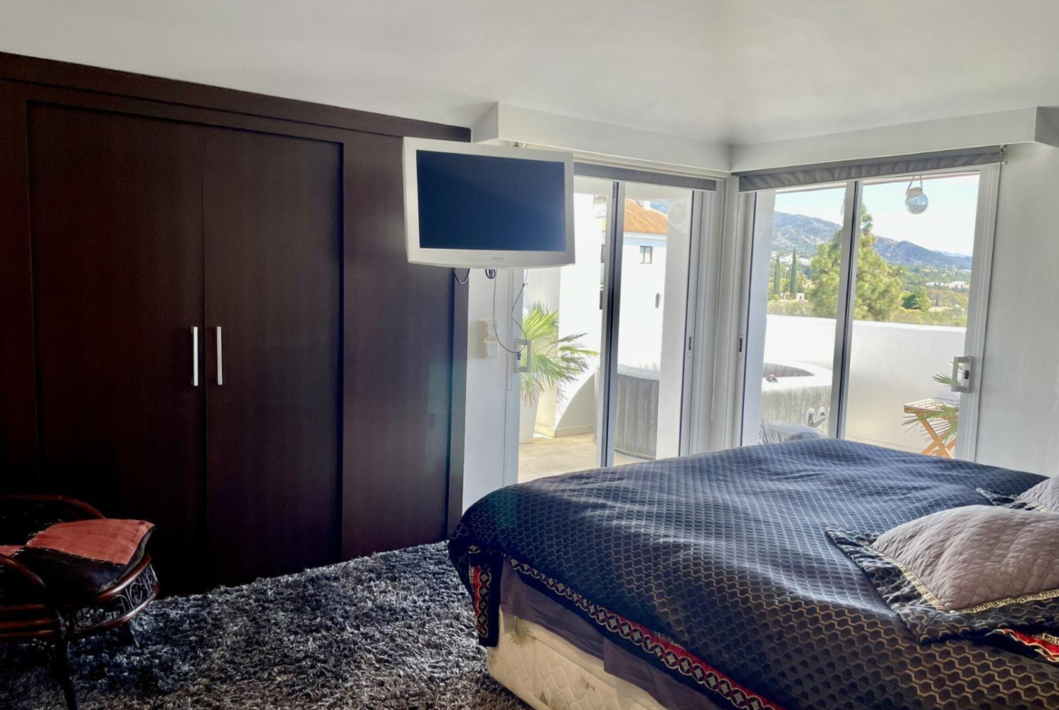 Elegante Ático Loft-Style en Las Lomas del Marbella Club