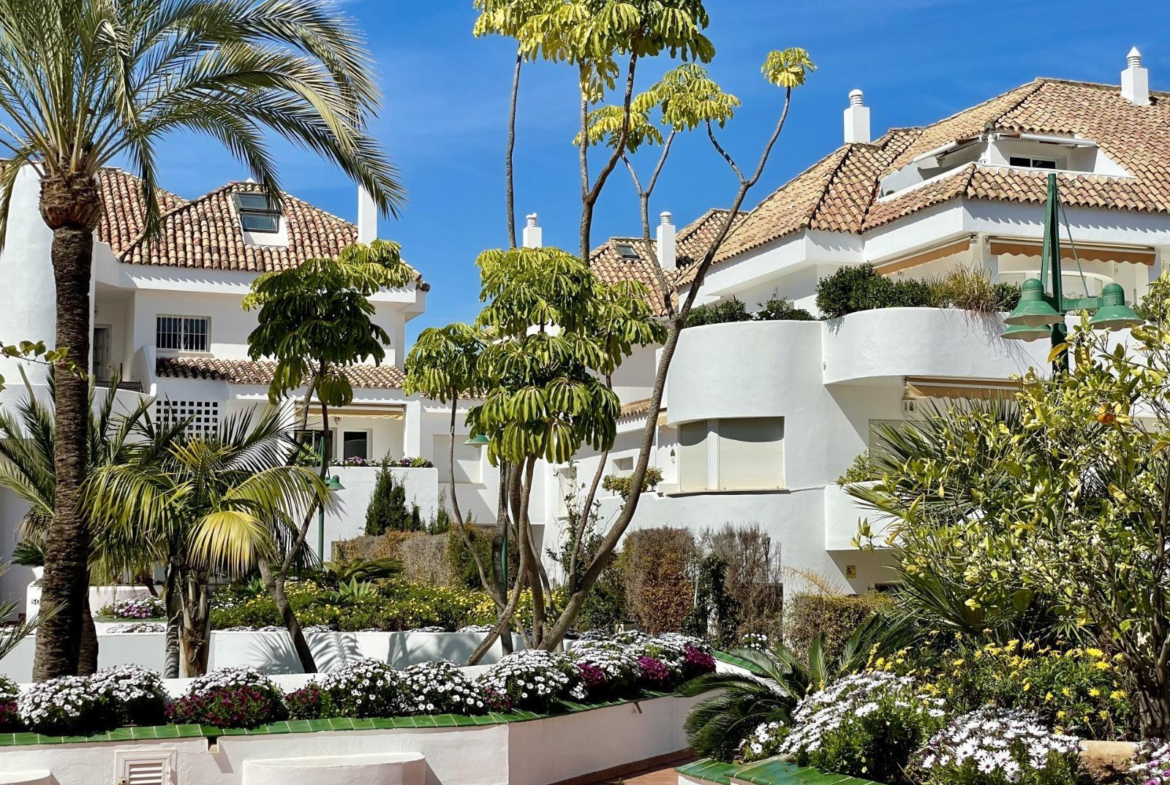 Elegante Ático Loft-Style en Las Lomas del Marbella Club
