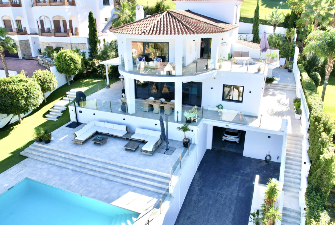 Exclusieve villa met golflevensstijl en panoramisch uitzicht in La Cala Golf