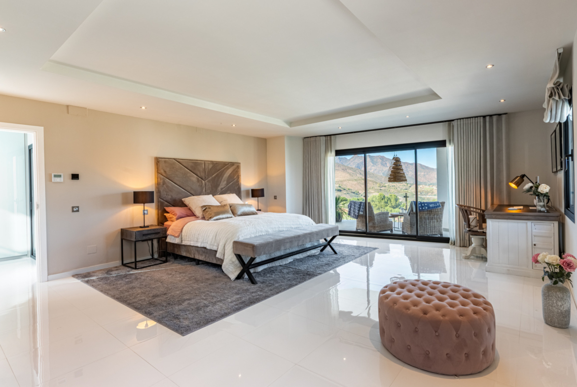 Exclusive Golf Lifestyle Villa with Panoramic Views in La Cala Golf