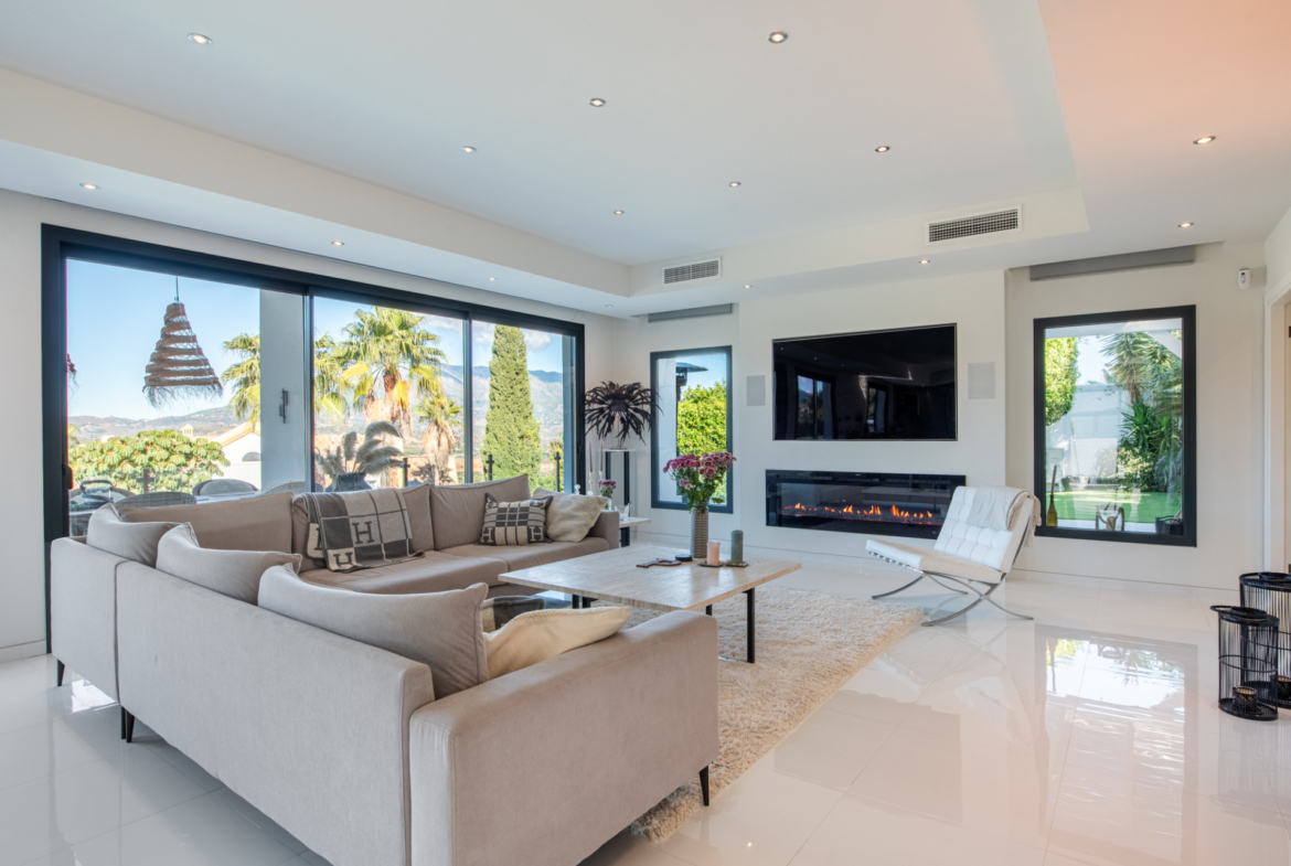 Exclusive Golf Lifestyle Villa with Panoramic Views in La Cala Golf