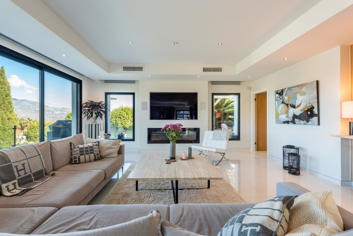 Exclusive Golf Lifestyle Villa with Panoramic Views in La Cala Golf