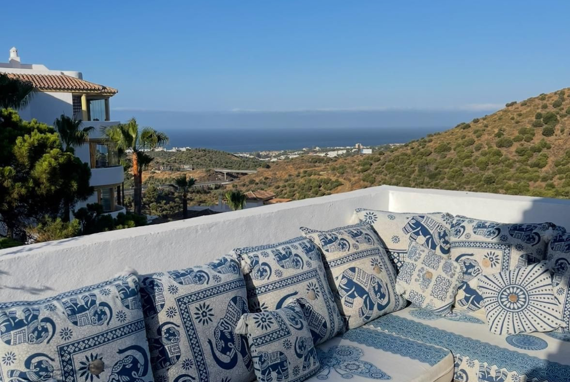 Penthouse met panoramisch uitzicht op de zee & 150m2 terras