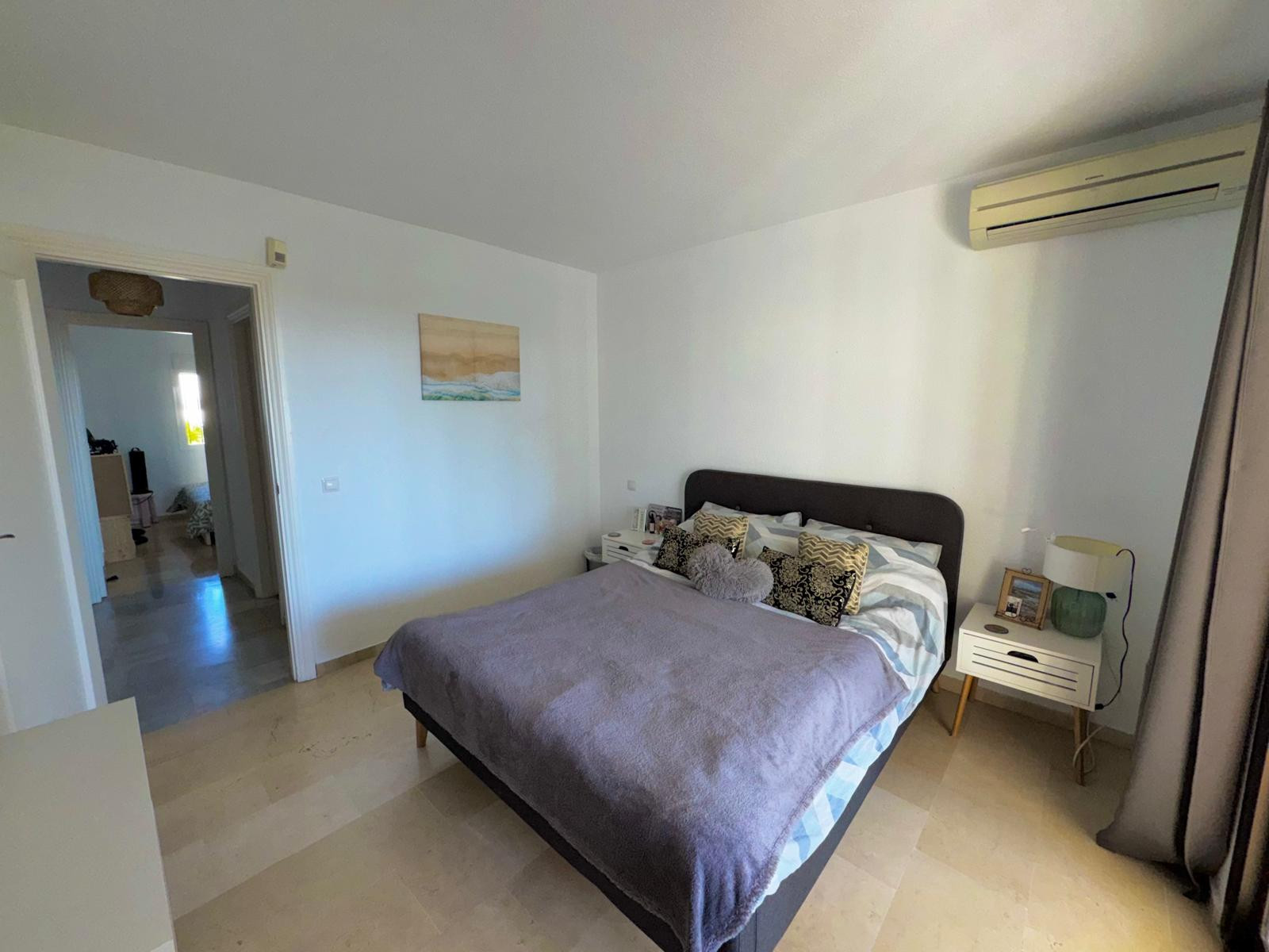 Fantastisch appartement op de eerste verdieping in Calahonda met een prachtig uitzicht op zee