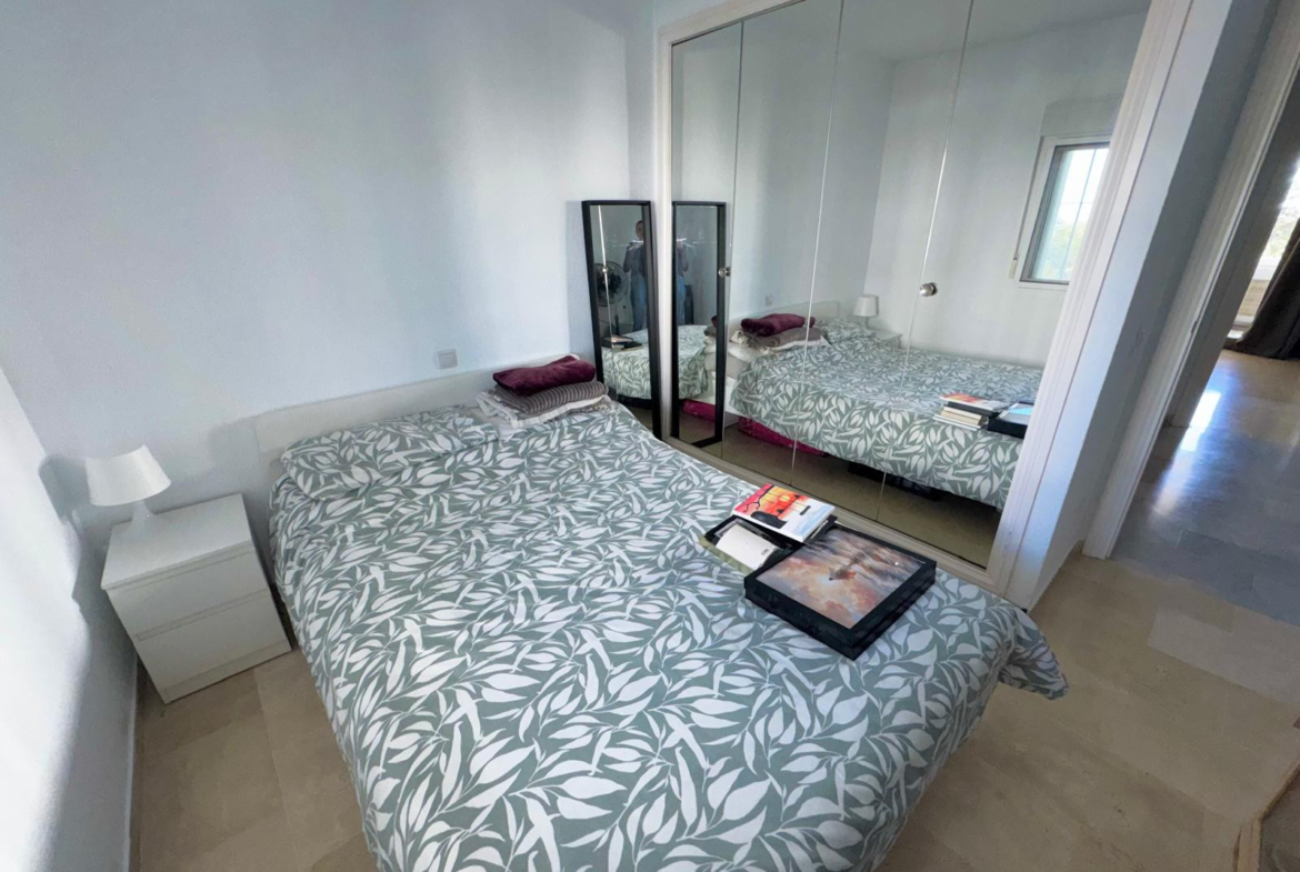 Fantastisch appartement op de eerste verdieping in Calahonda met een prachtig uitzicht op zee