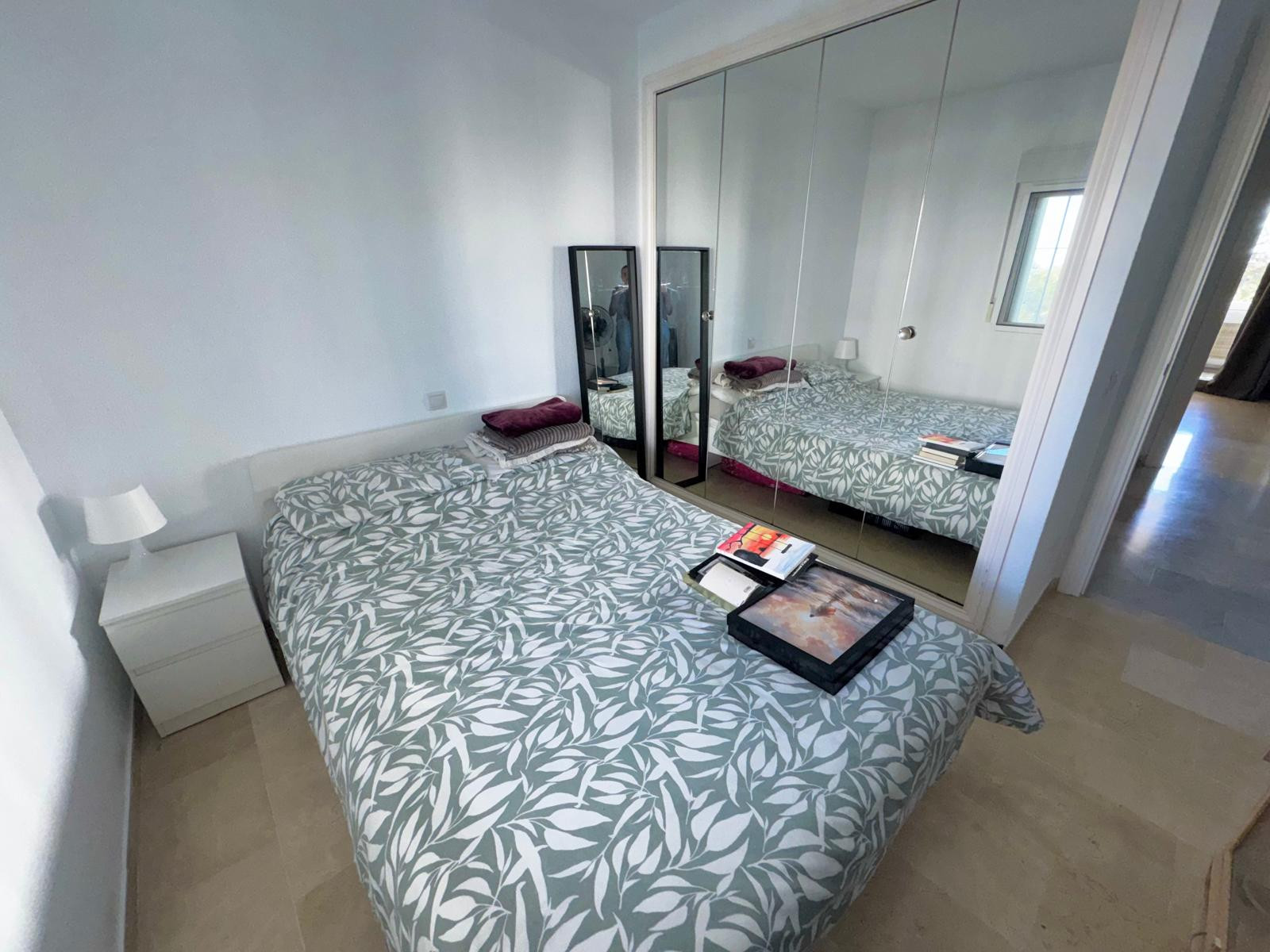 Fantastisch appartement op de eerste verdieping in Calahonda met een prachtig uitzicht op zee