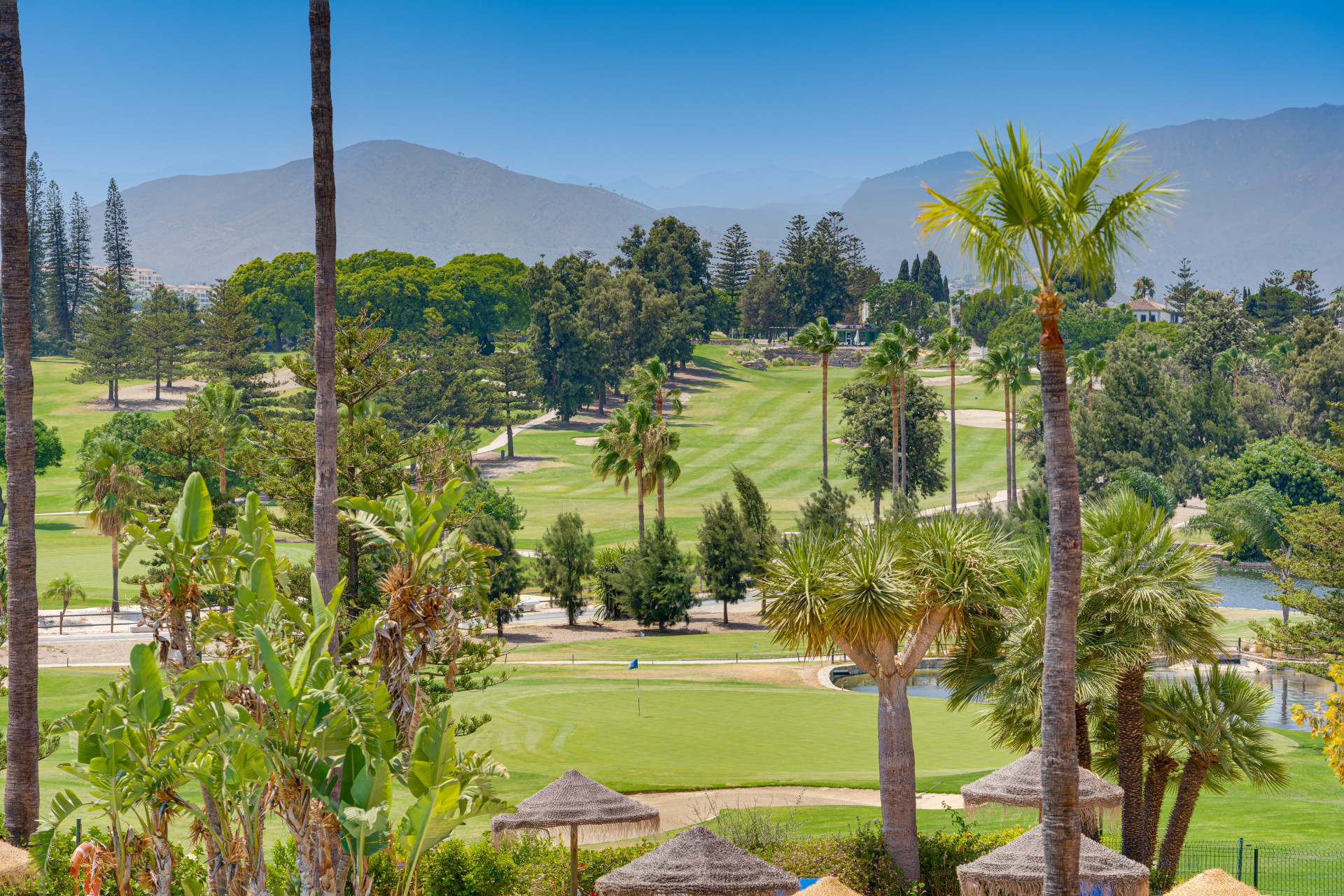Prachtig drie slaapkamer, gerenoveerd gelijkvloers appartement gelegen binnen de gewilde Matchroom Country Club in Mijas Golf