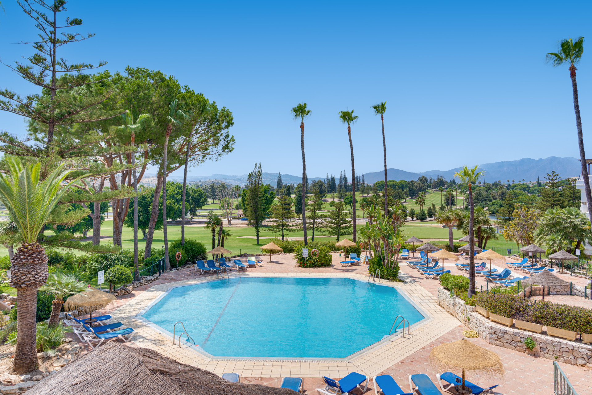 Prachtig drie slaapkamer, gerenoveerd gelijkvloers appartement gelegen binnen de gewilde Matchroom Country Club in Mijas Golf