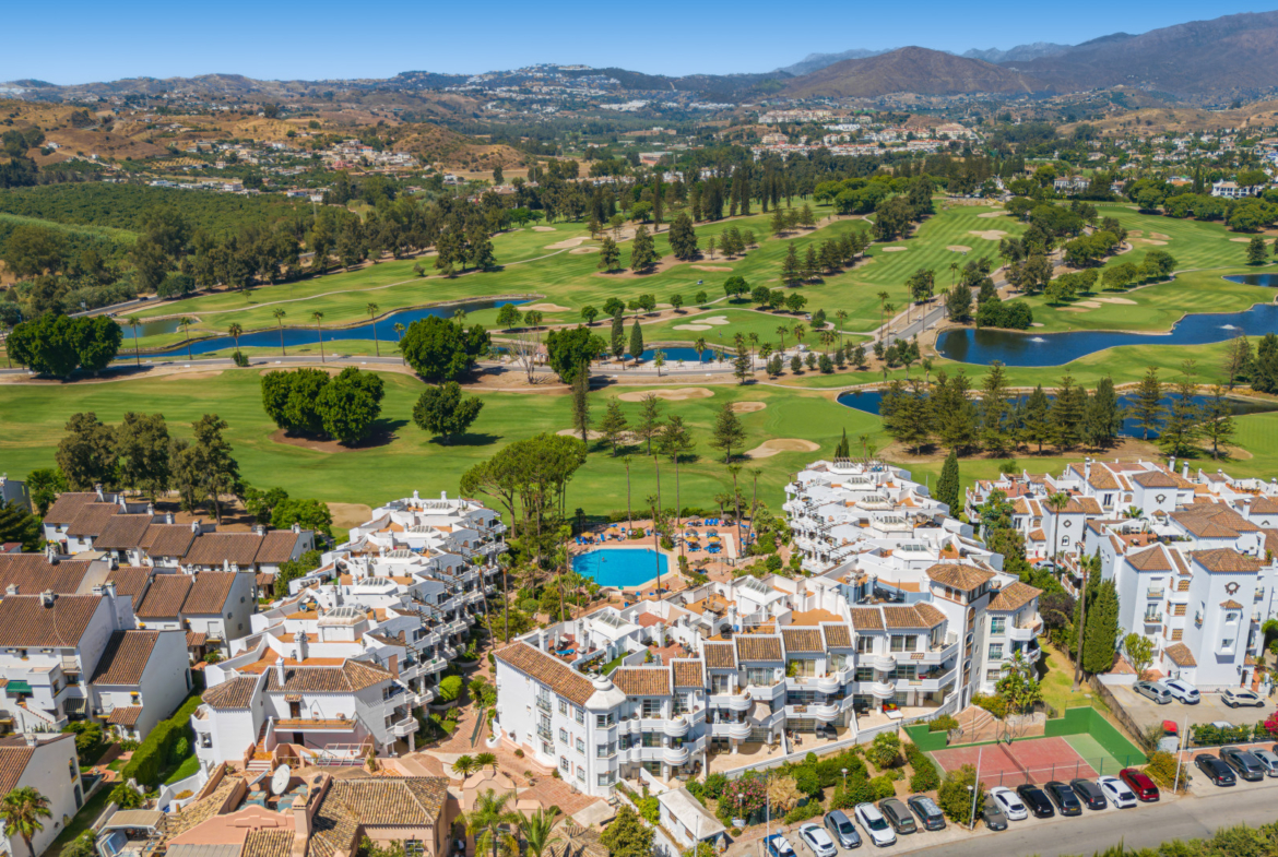 Prachtig drie slaapkamer, gerenoveerd gelijkvloers appartement gelegen binnen de gewilde Matchroom Country Club in Mijas Golf