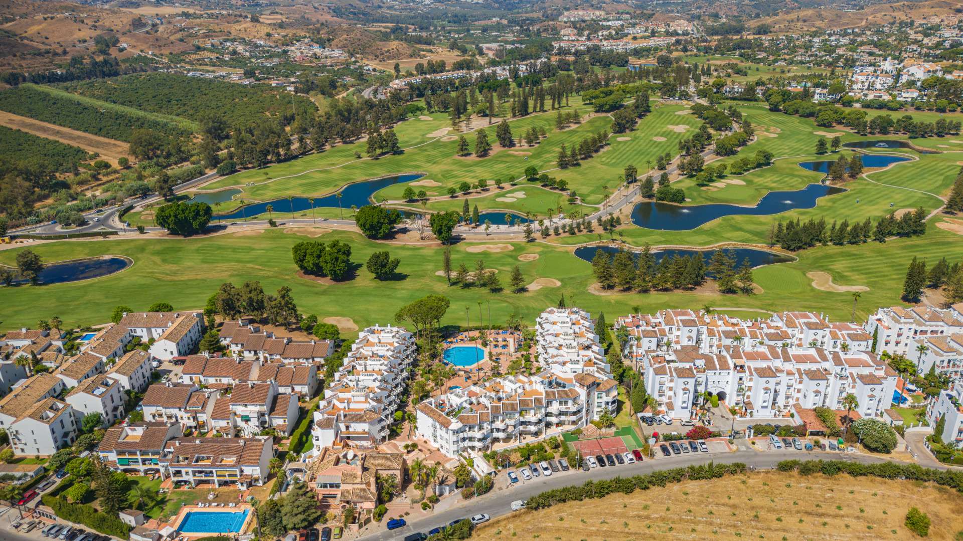 Prachtig drie slaapkamer, gerenoveerd gelijkvloers appartement gelegen binnen de gewilde Matchroom Country Club in Mijas Golf