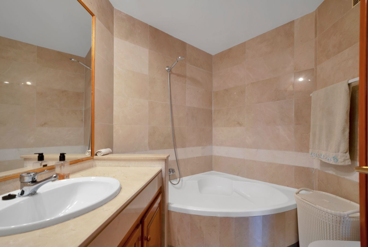 Property 1042-00034P