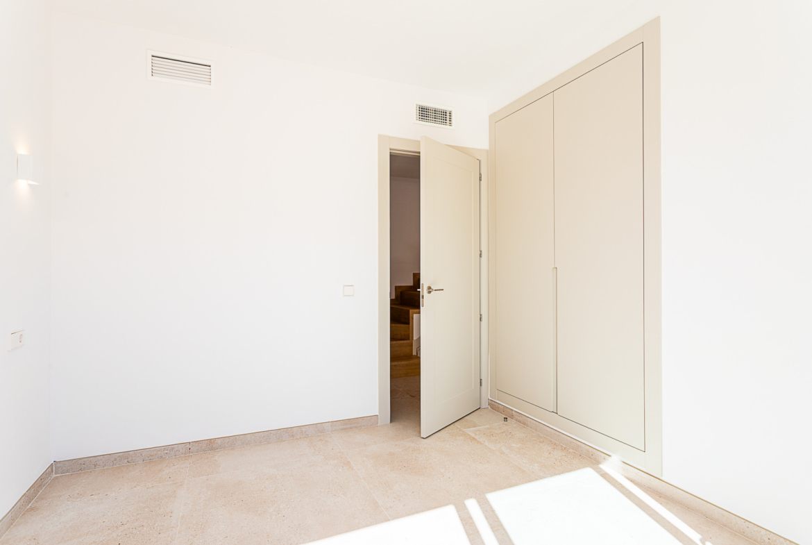 Property 1042-00035P