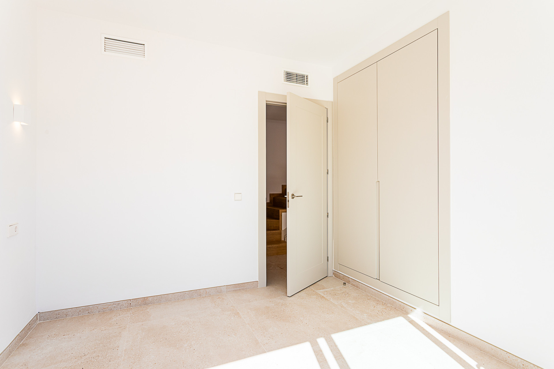 Property 1042-00035P