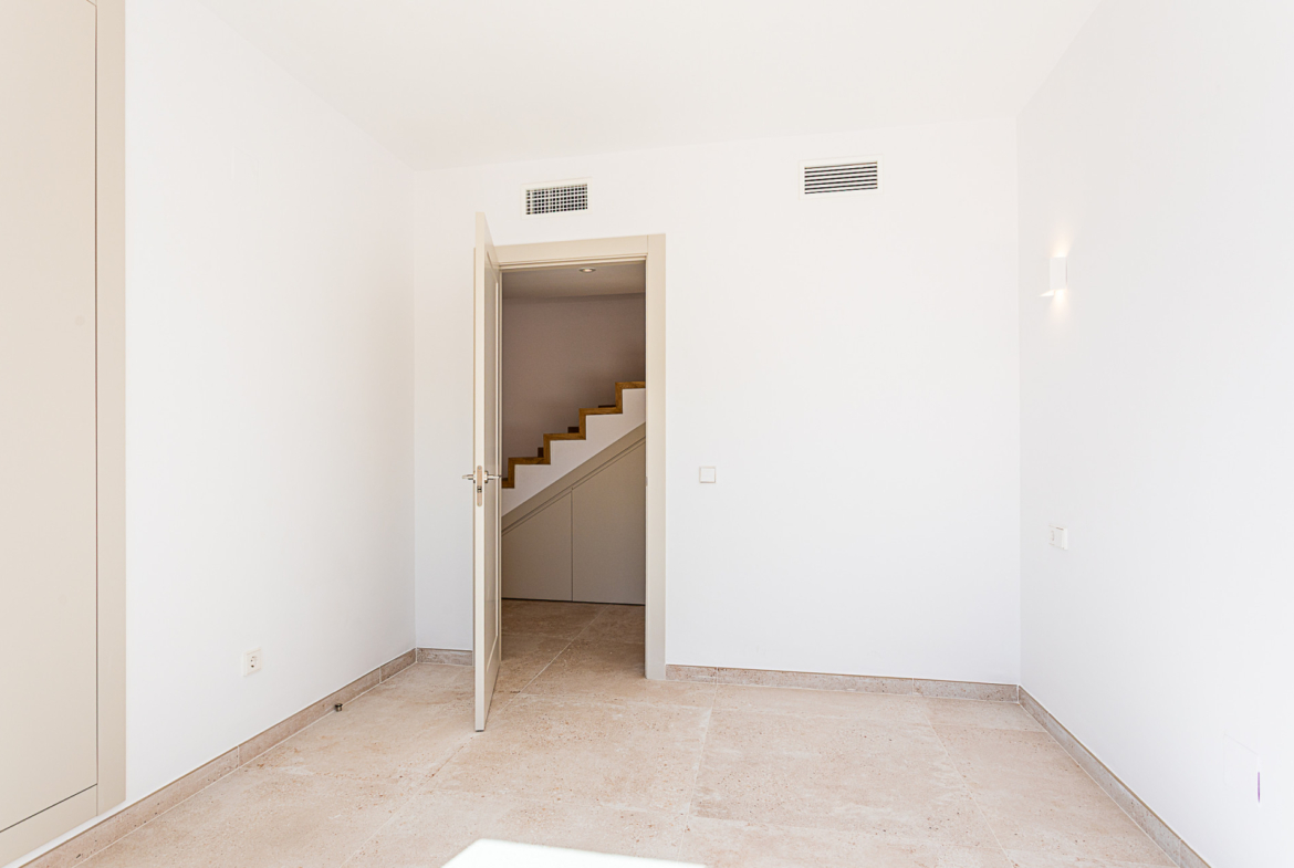 Property 1042-00035P