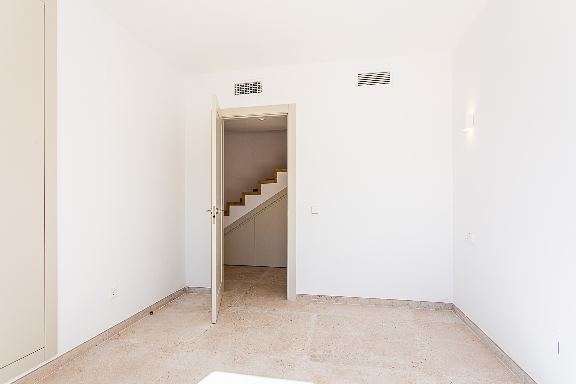 Property 1042-00035P