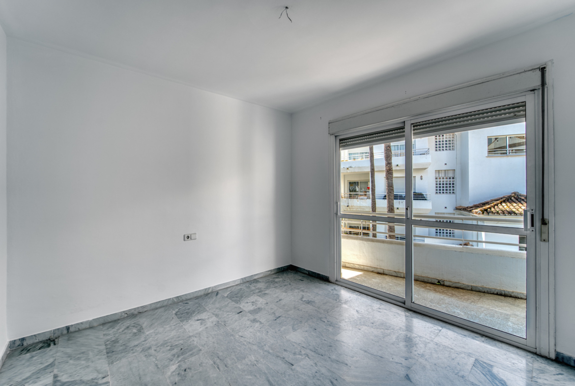 ÁTICO DÚPLEX EN GUADALMINA BAJA – 290 m² | 5 SUITES | 3 GARAJES | GRAN OPORTUNIDAD