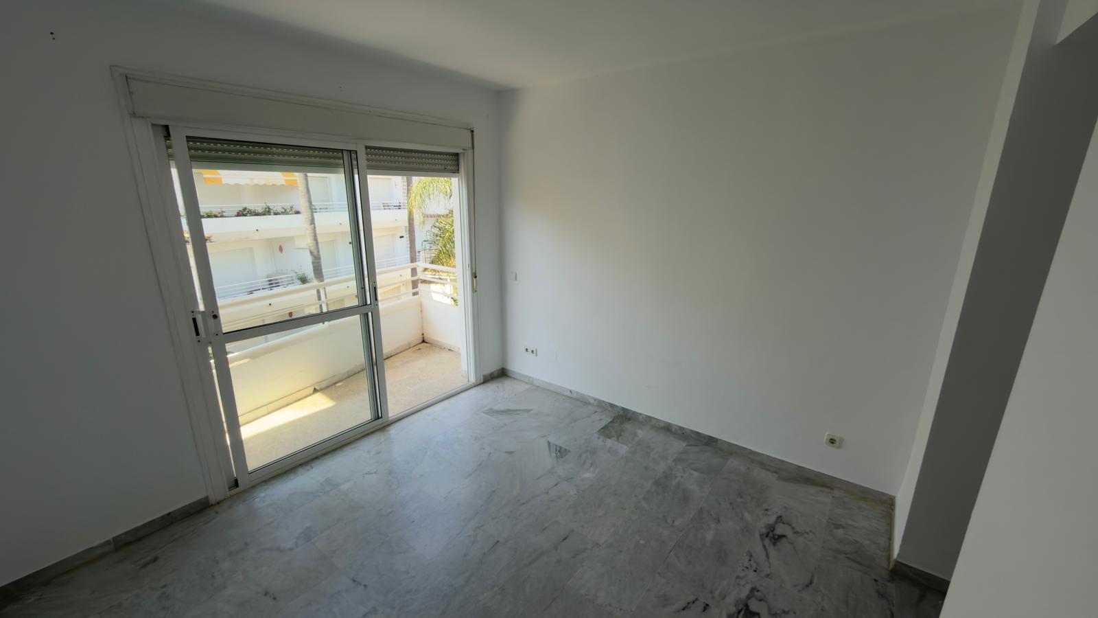 ÁTICO DÚPLEX EN GUADALMINA BAJA – 290 m² | 5 SUITES | 3 GARAJES | GRAN OPORTUNIDAD