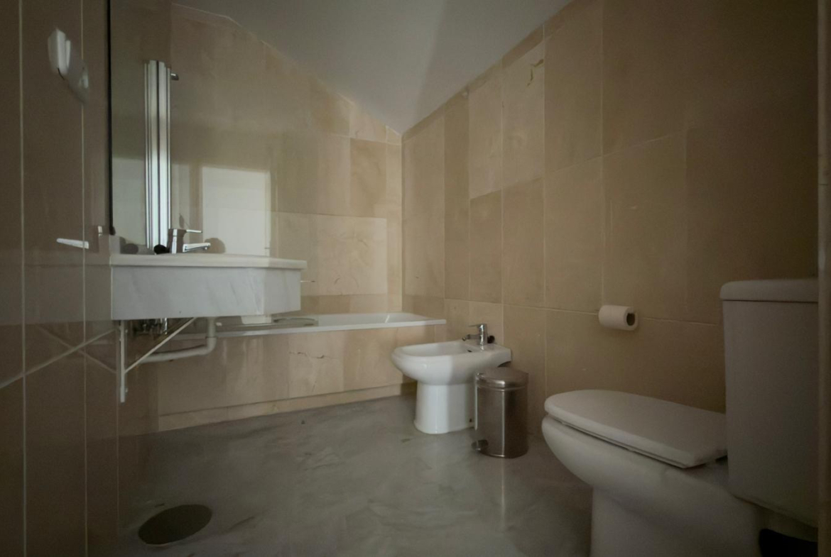 ÁTICO DÚPLEX EN GUADALMINA BAJA – 290 m² | 5 SUITES | 3 GARAJES | GRAN OPORTUNIDAD