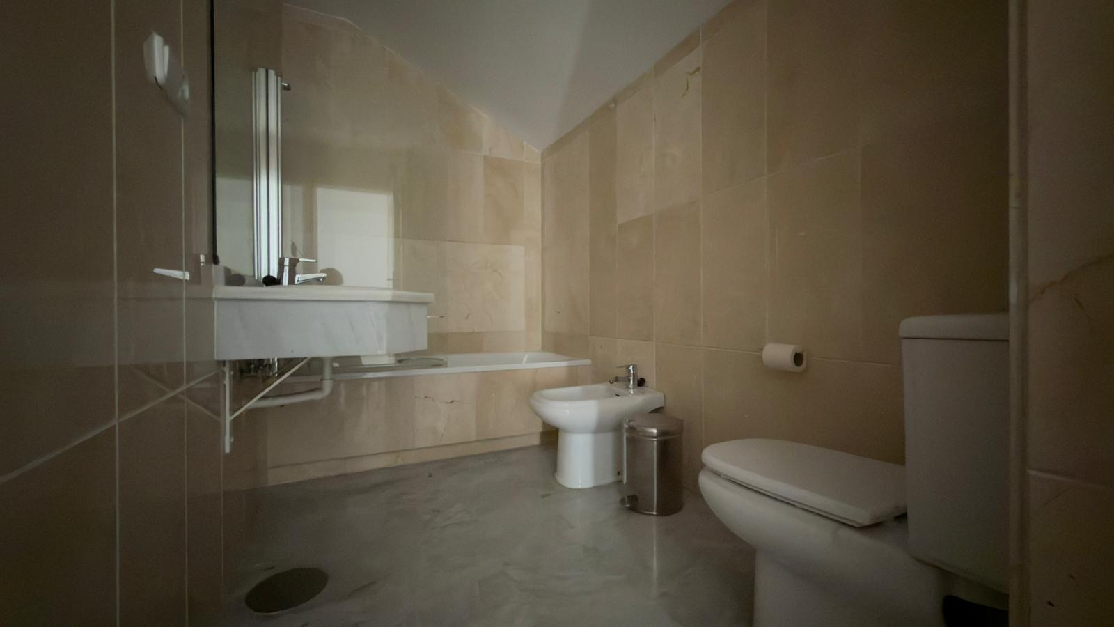 ÁTICO DÚPLEX EN GUADALMINA BAJA – 290 m² | 5 SUITES | 3 GARAJES | GRAN OPORTUNIDAD