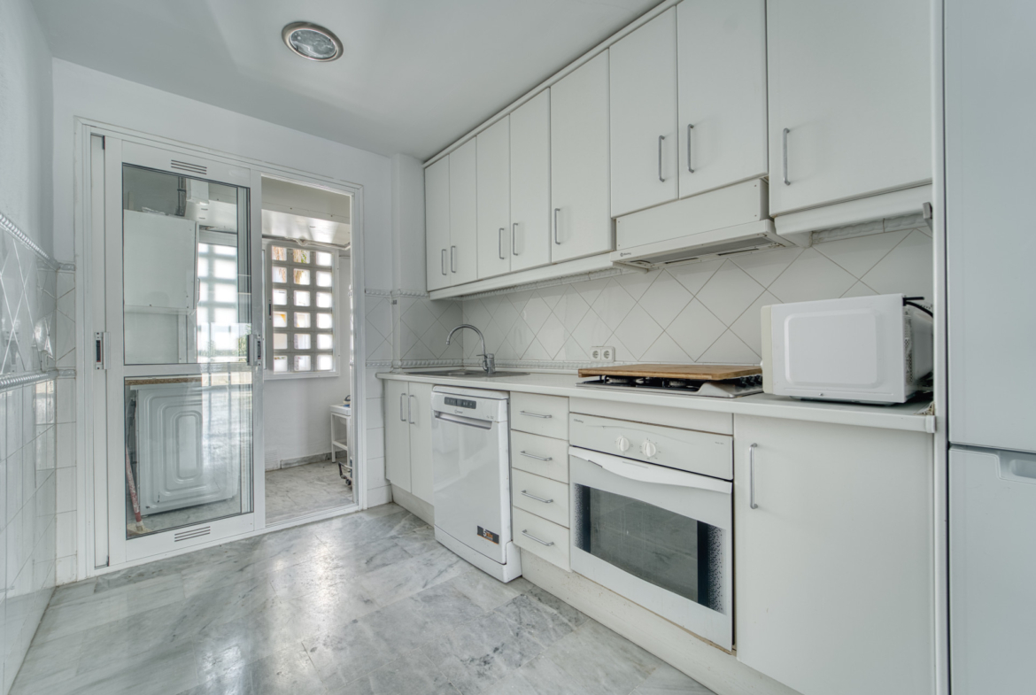 ÁTICO DÚPLEX EN GUADALMINA BAJA – 290 m² | 5 SUITES | 3 GARAJES | GRAN OPORTUNIDAD