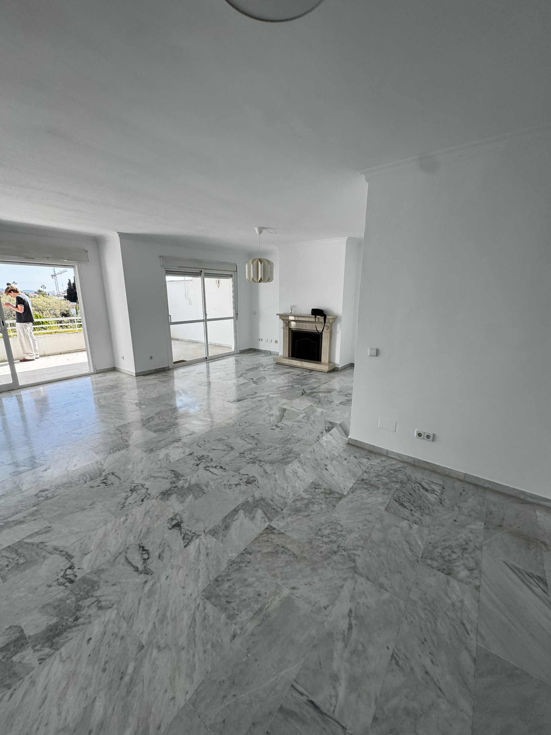 ÁTICO DÚPLEX EN GUADALMINA BAJA – 290 m² | 5 SUITES | 3 GARAJES | GRAN OPORTUNIDAD