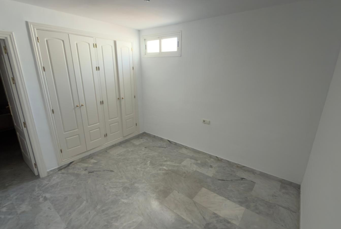 ÁTICO DÚPLEX EN GUADALMINA BAJA – 290 m² | 5 SUITES | 3 GARAJES | GRAN OPORTUNIDAD