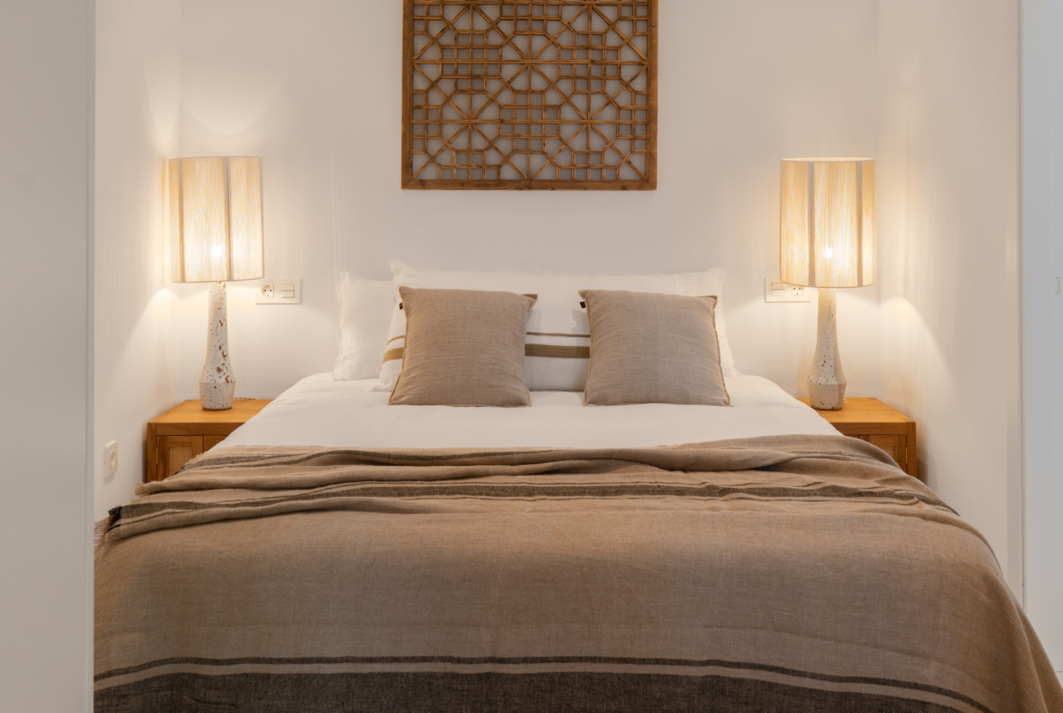 Apartamento de 3 Dormitorios recién reformado con vistas al mar y la montaña en Nueva Andalucia