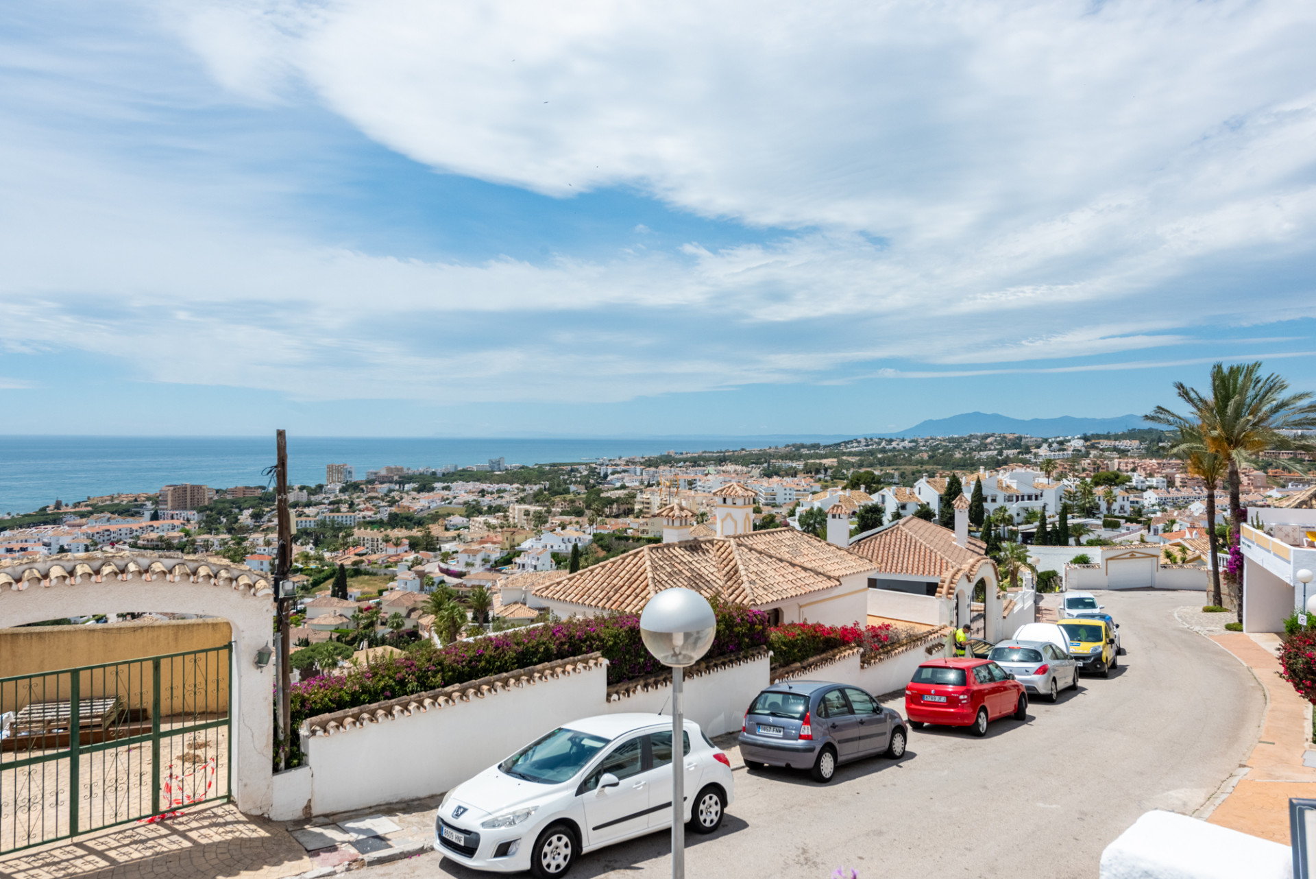 Gorgeous 2-Bedroom Apartment with Stunning Sea Views in Riviera del Sol!