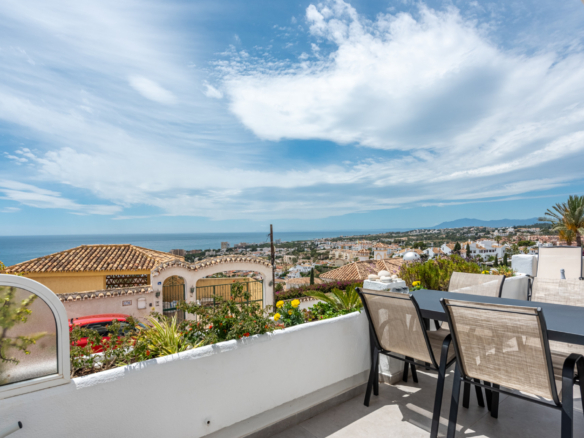 Gorgeous 2-Bedroom Apartment with Stunning Sea Views in Riviera del Sol!