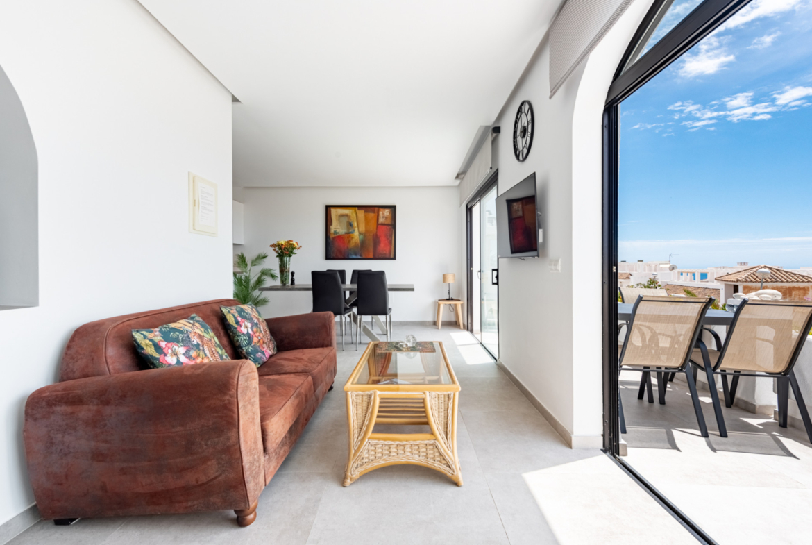 Gorgeous 2-Bedroom Apartment with Stunning Sea Views in Riviera del Sol!