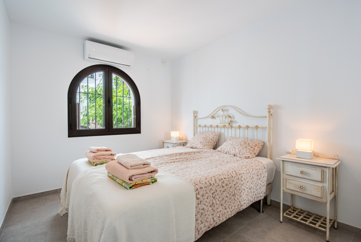 Gorgeous 2-Bedroom Apartment with Stunning Sea Views in Riviera del Sol!