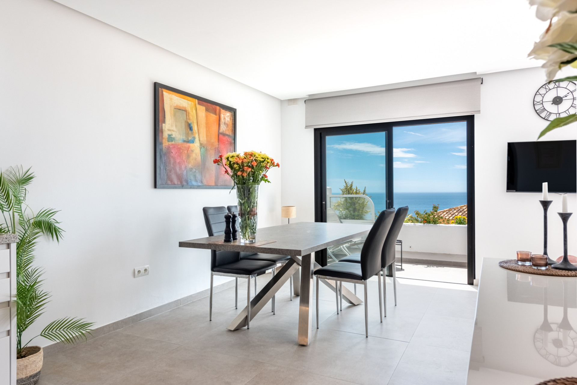 Gorgeous 2-Bedroom Apartment with Stunning Sea Views in Riviera del Sol!