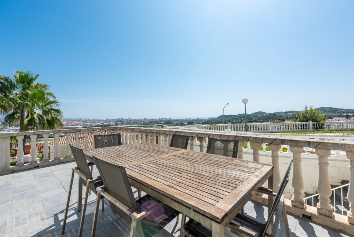 Kleine villa met panoramisch uitzicht in Jardines del Águila