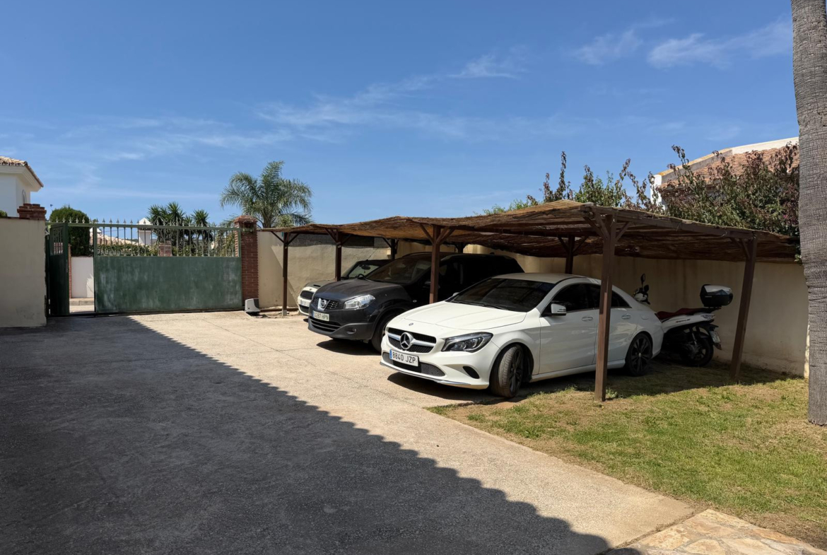 Kleine villa met panoramisch uitzicht in Jardines del Águila