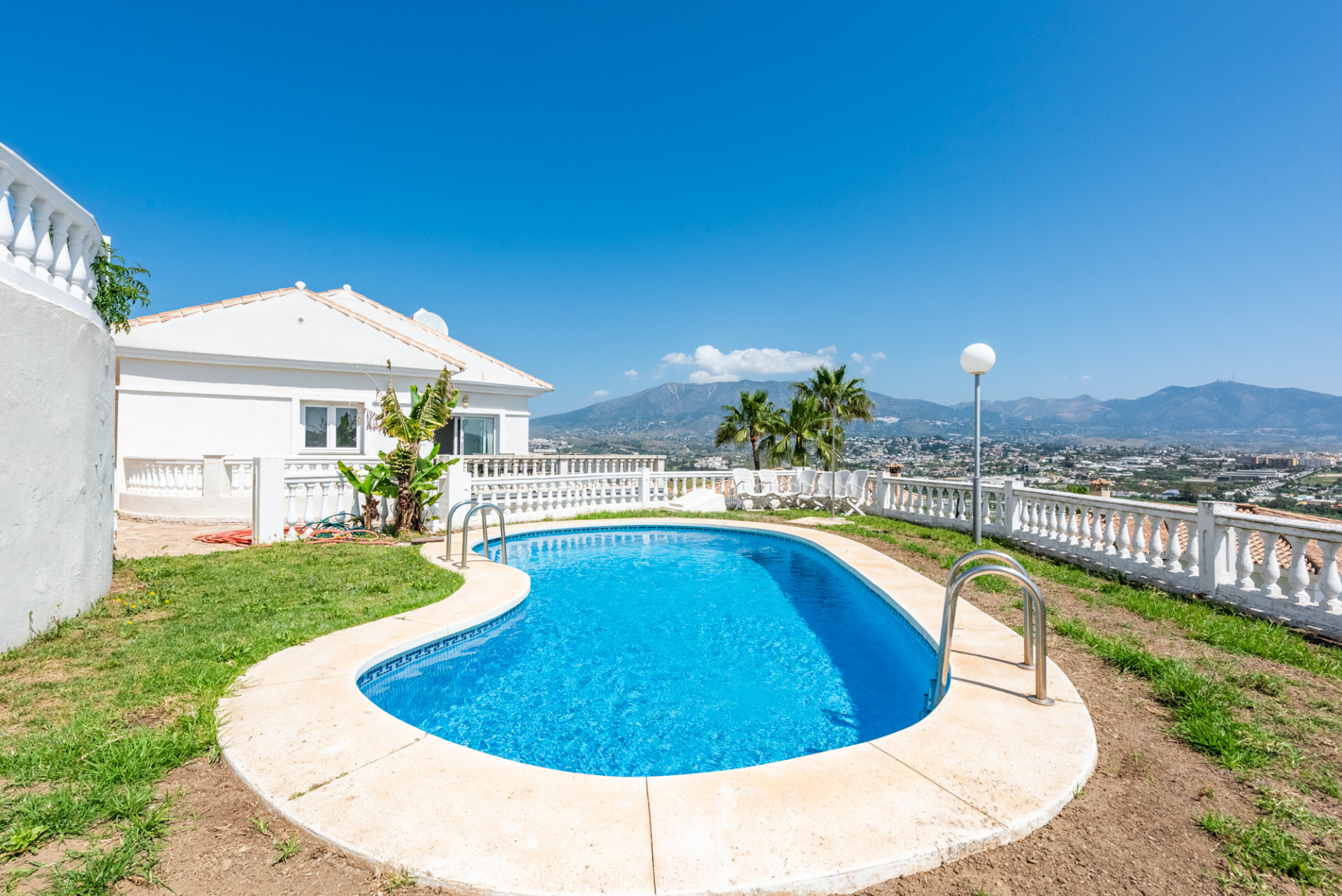 Kleine villa met panoramisch uitzicht in Jardines del Águila