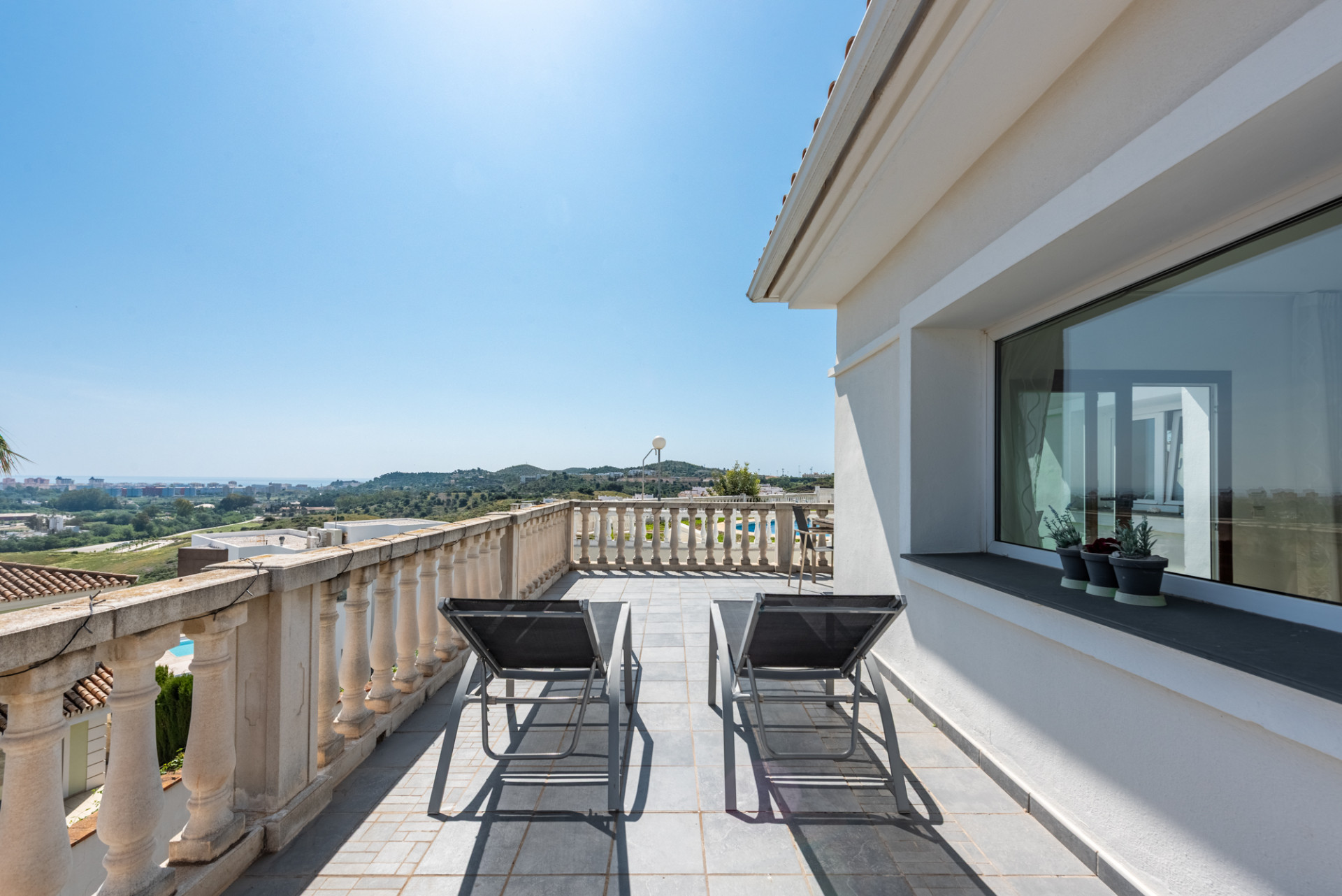 Kleine villa met panoramisch uitzicht in Jardines del Águila