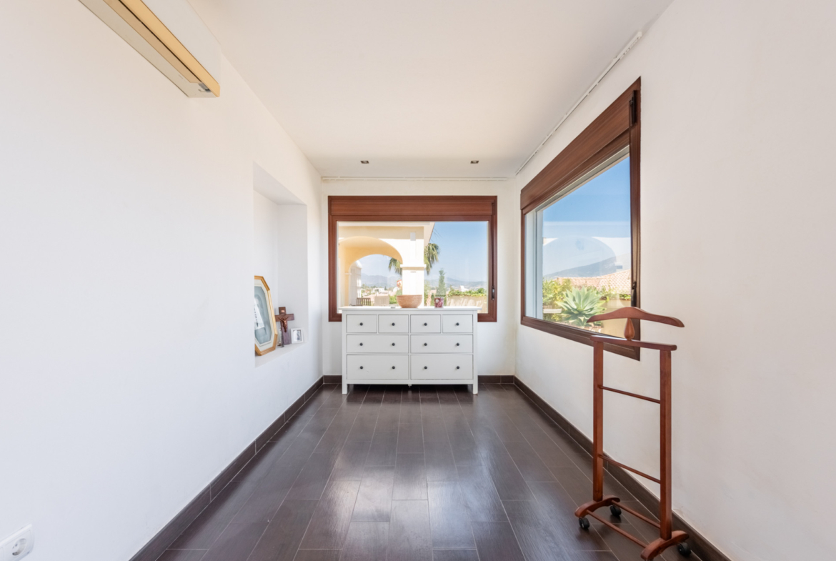 Kleine villa met panoramisch uitzicht in Jardines del Águila