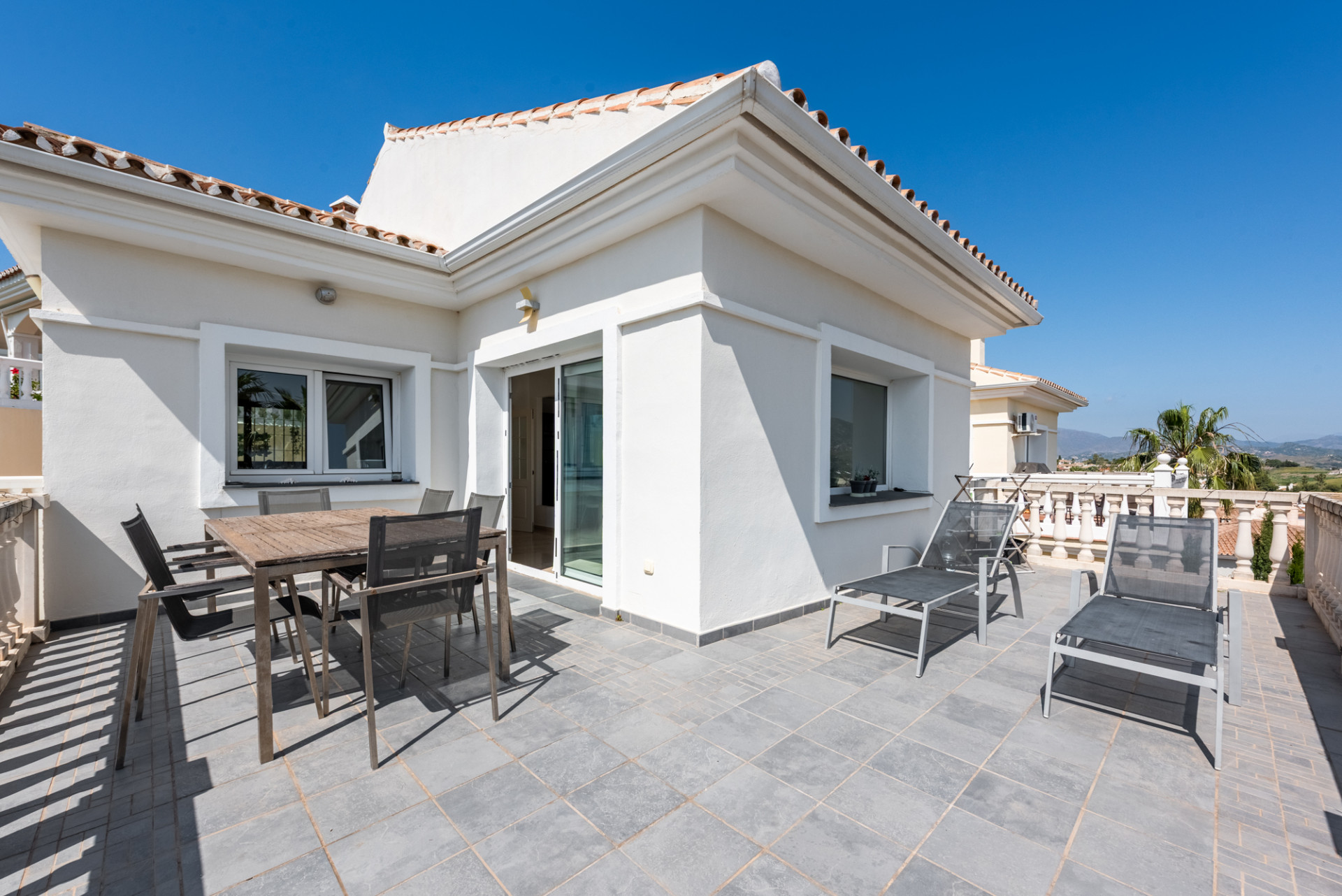 Kleine villa met panoramisch uitzicht in Jardines del Águila